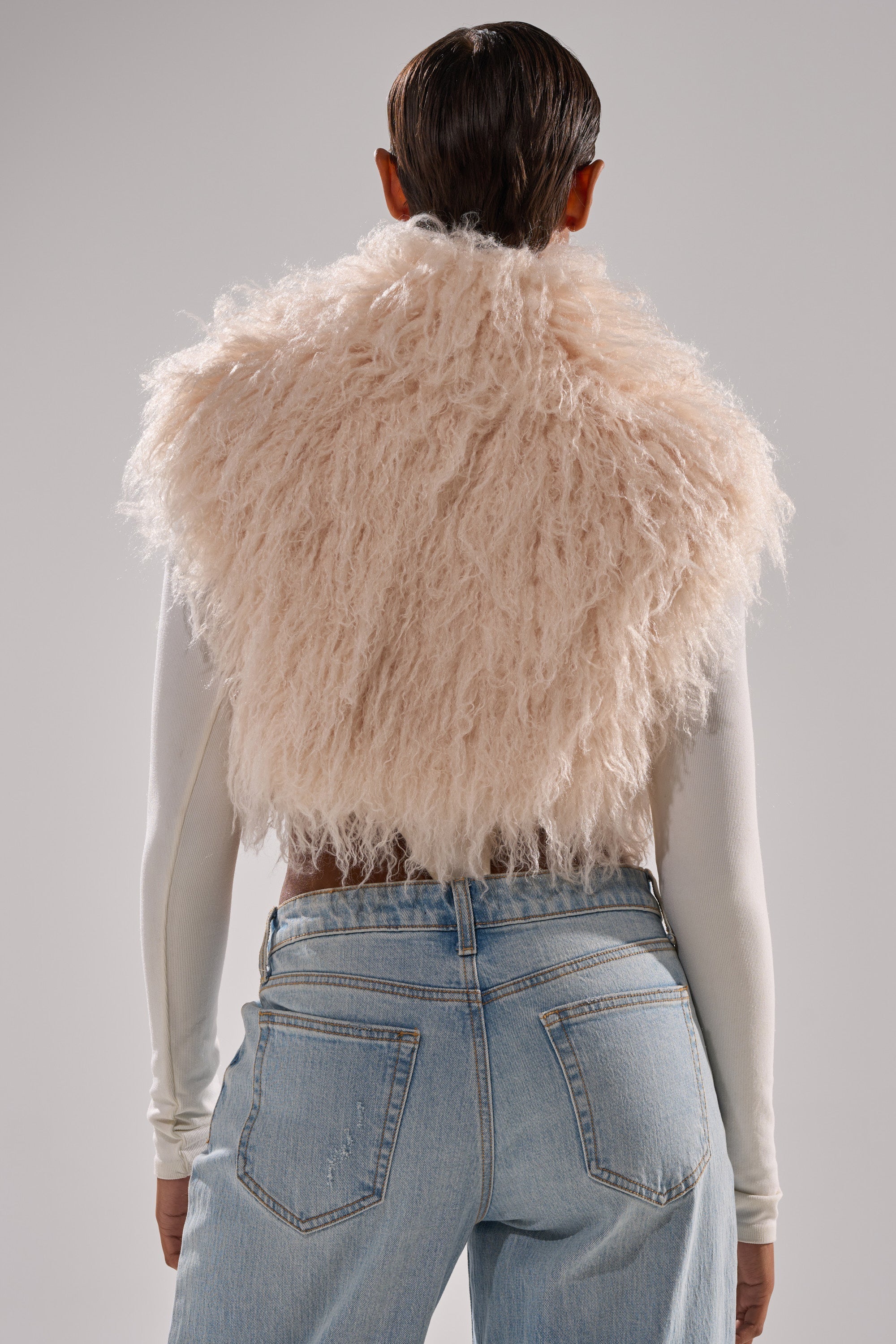 COCO CROPPED FUR VEST IN BEIGE