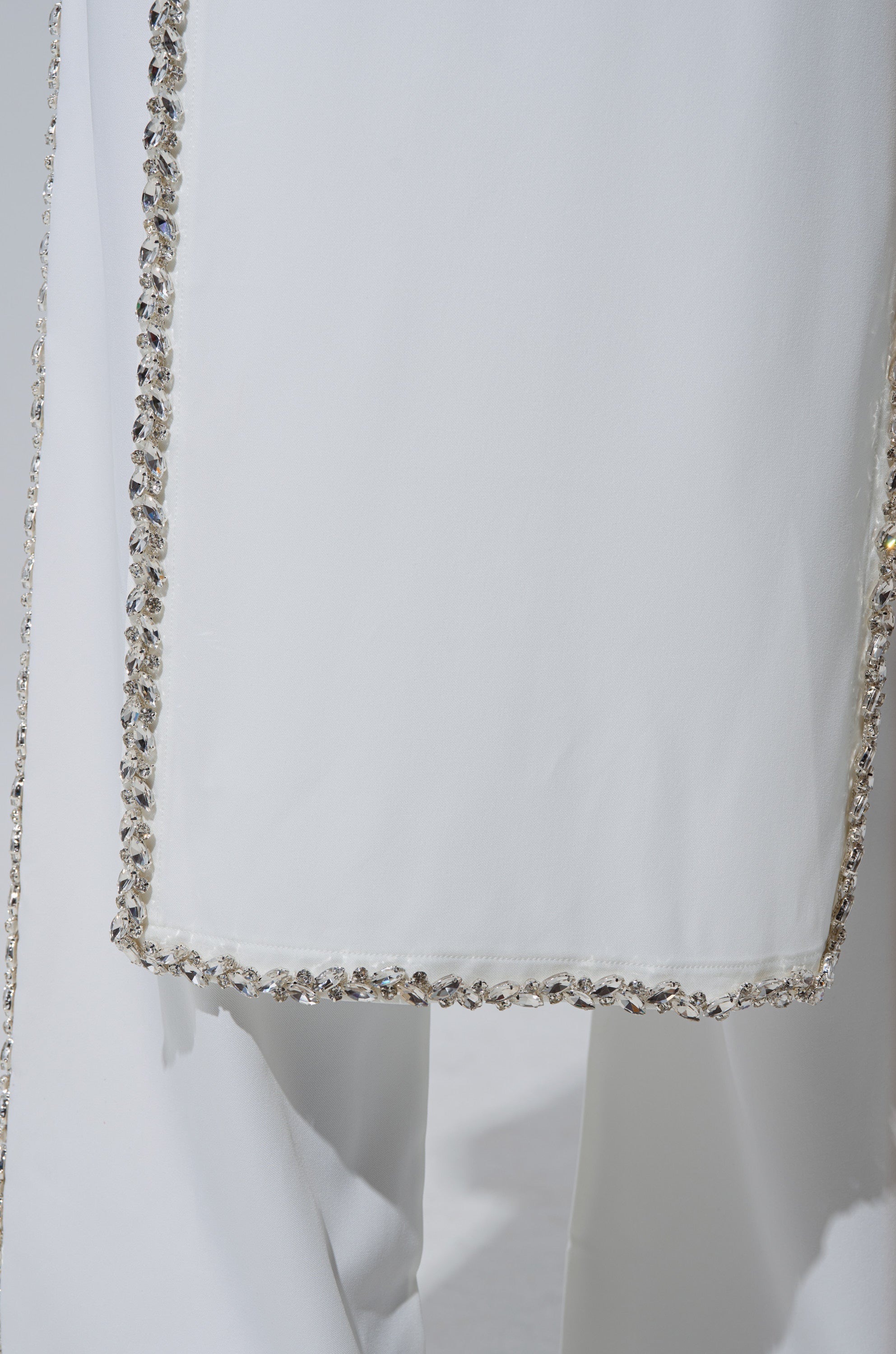 TALK TO ME BABY BLOUSE WITH RHINESTONE IN WHITE