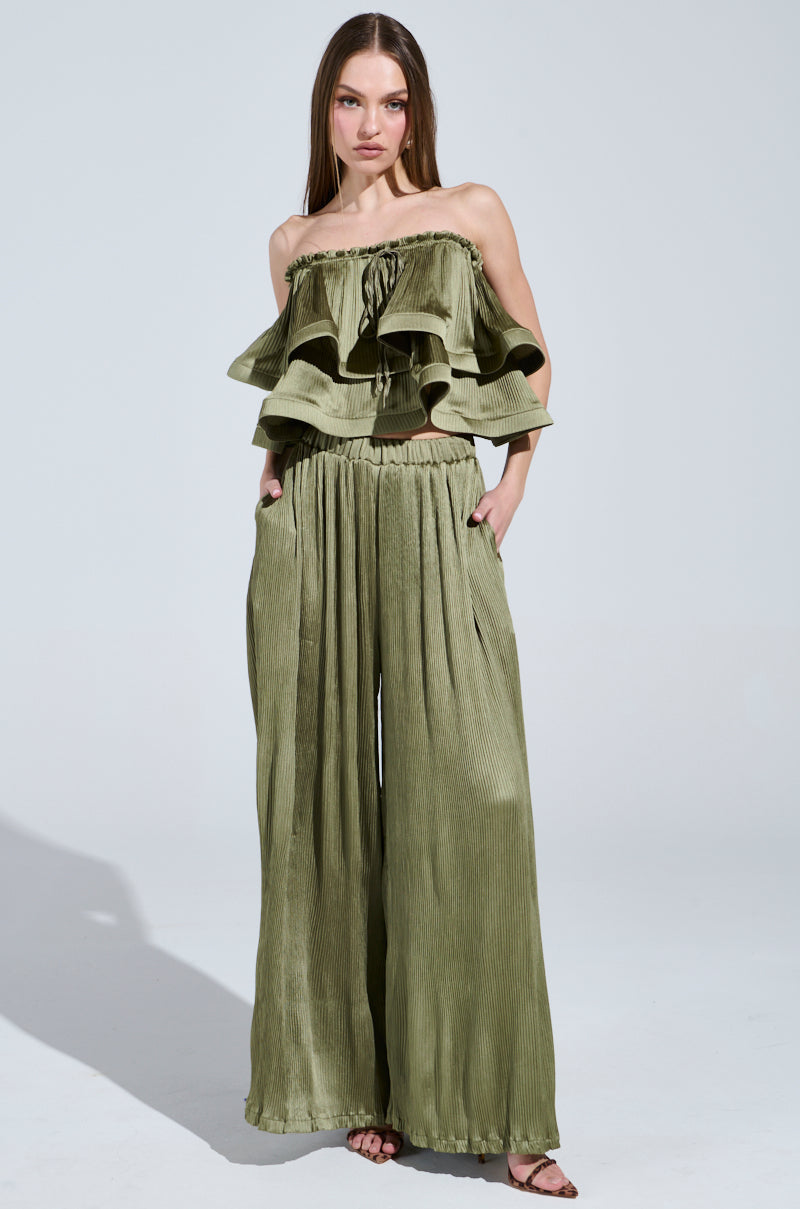 FLY AWAY WITH ME RUFFLE BLOUSE