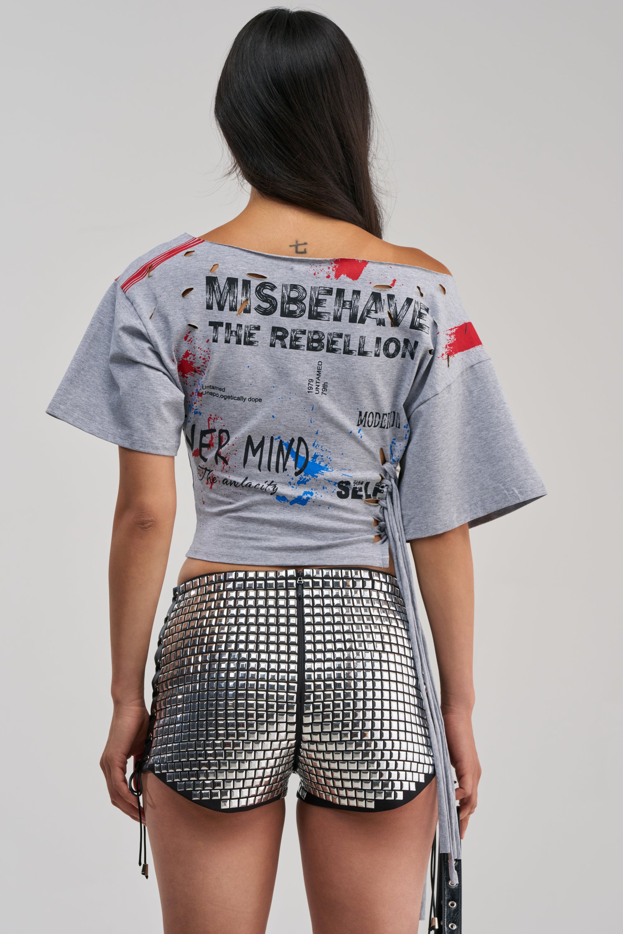 SWEET REVENGE CHAIN DETAIL TEE