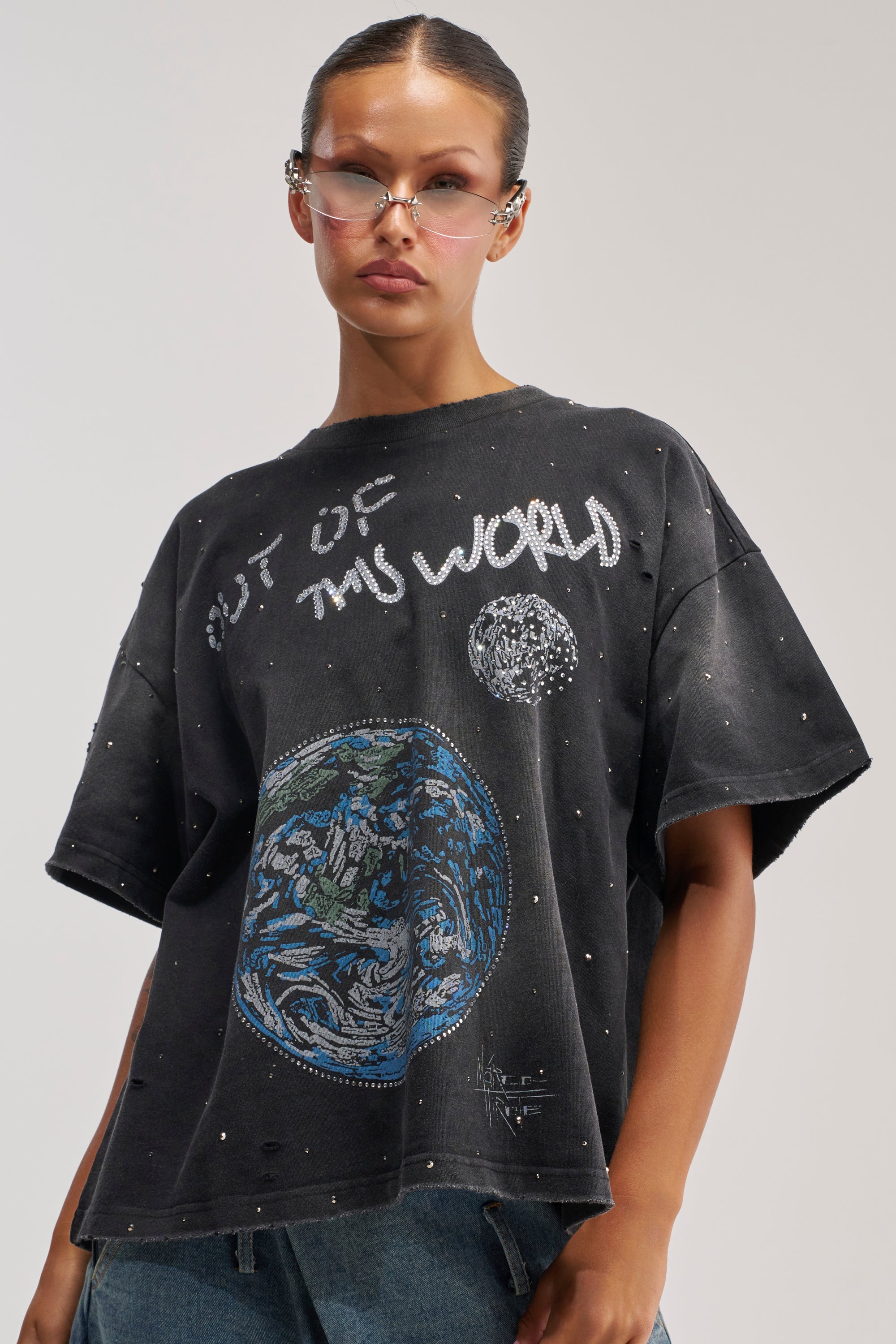 OUT OF THIS WORLD GRAPHIC TEE