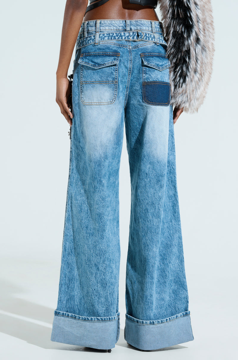 ZIP ZIP ZIPPER CHARM JEANS