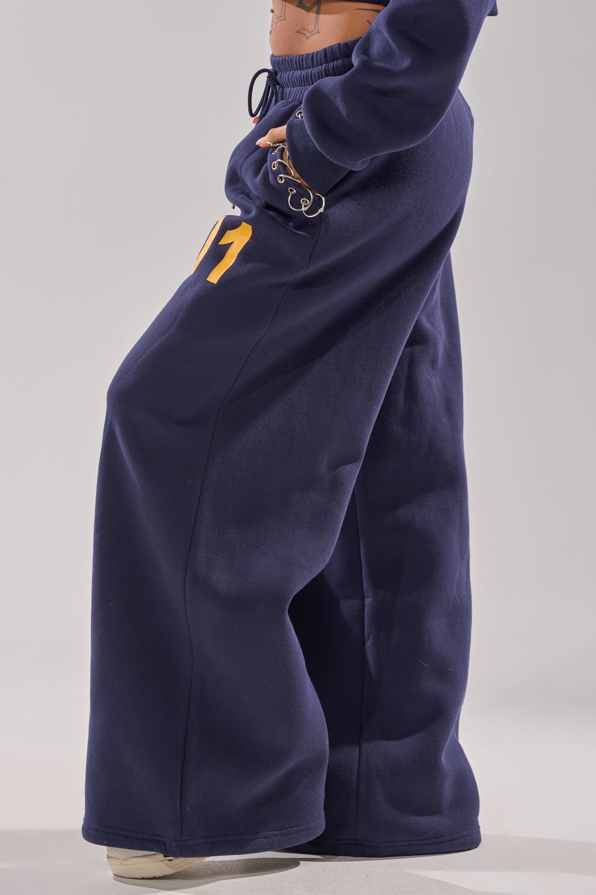 UNTAMED METAL RING JOGGER
