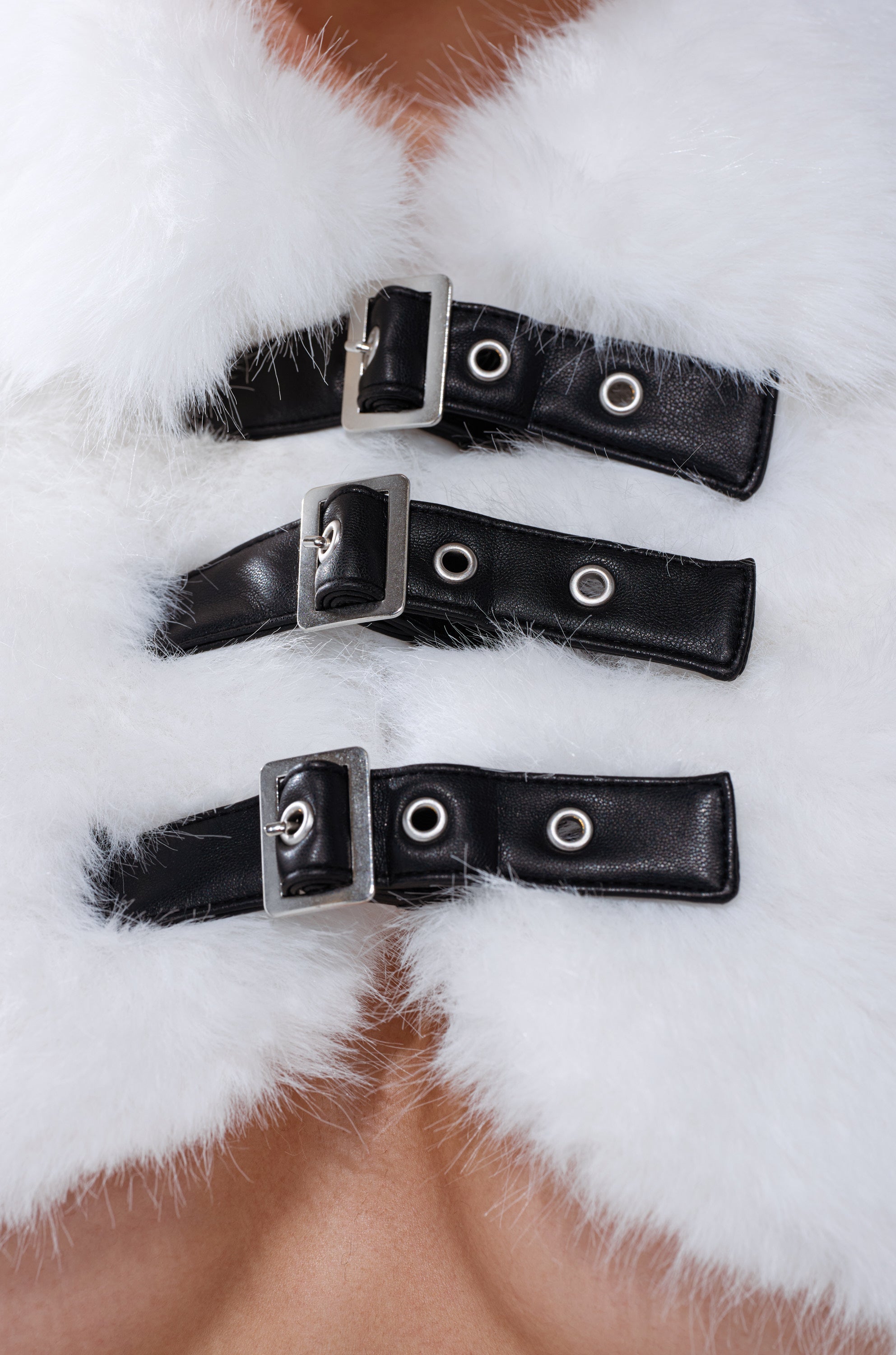 SNOW WHITE CROP FUR SWEATER
