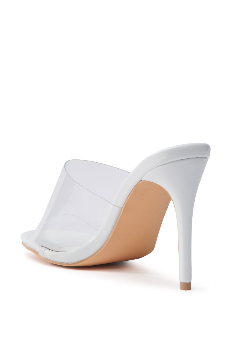 AKIRA OSWEGO WHITE SLIP ON SANDAL