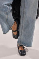AKIRA GOLD SANG BLACK PU SPLIT TOE FLAT