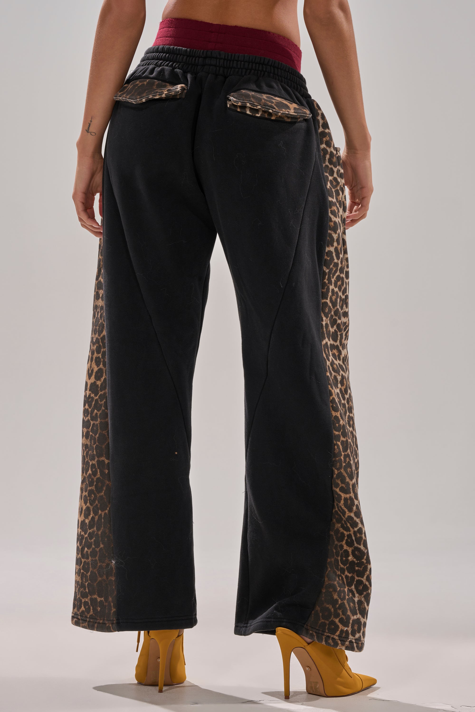 WORLD HOLD ON JOGGER