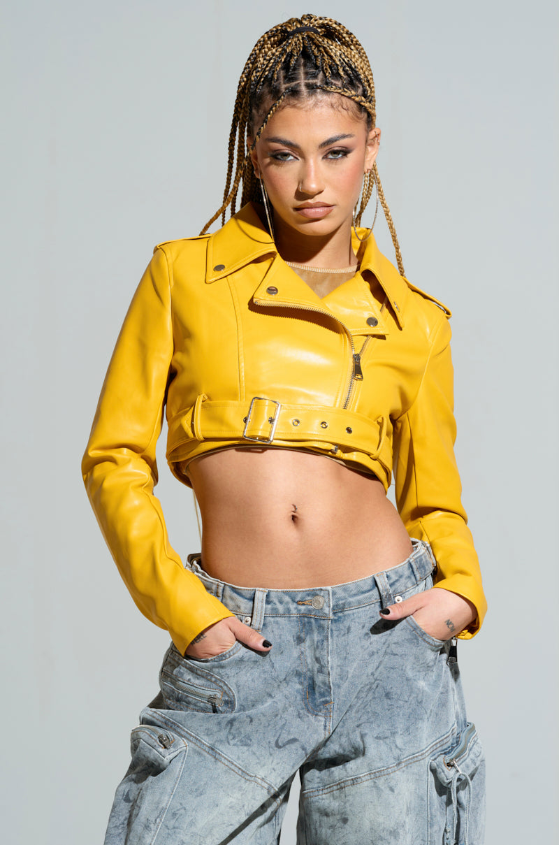 TRIO ESSENTIAL CROPPED MOTO IN YELLOW