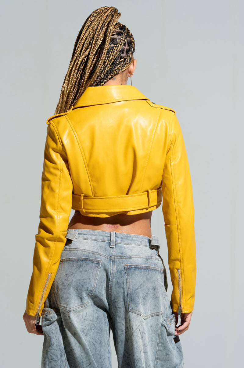 TRIO ESSENTIAL CROPPED MOTO IN YELLOW