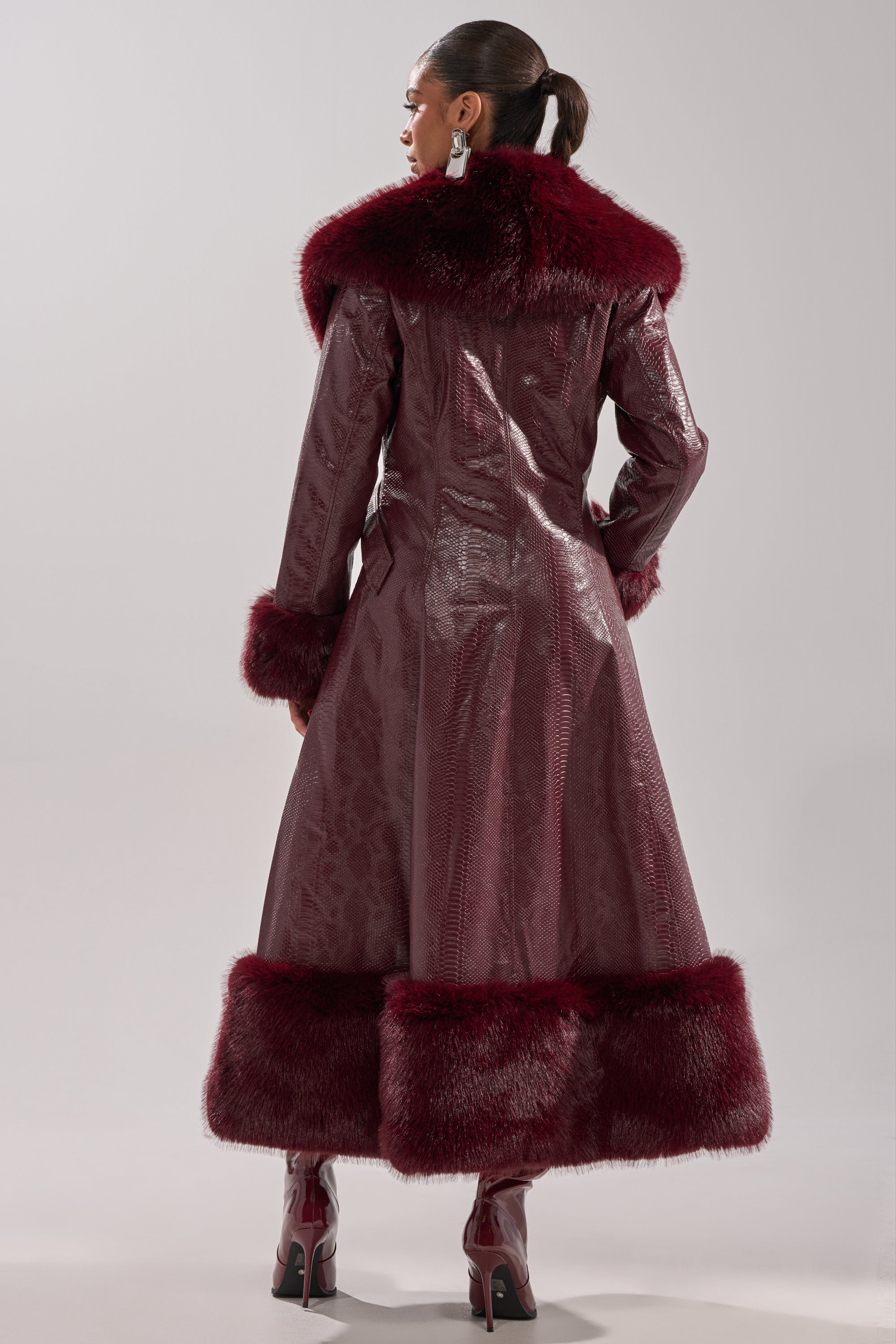 VIVIAN FUR TRIM TRENCH IN BURGUNDY