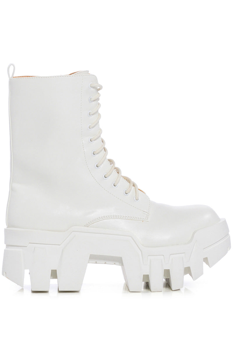 AZALEA WANG OLYMPIA WHITE CHUNKY BOOTIE