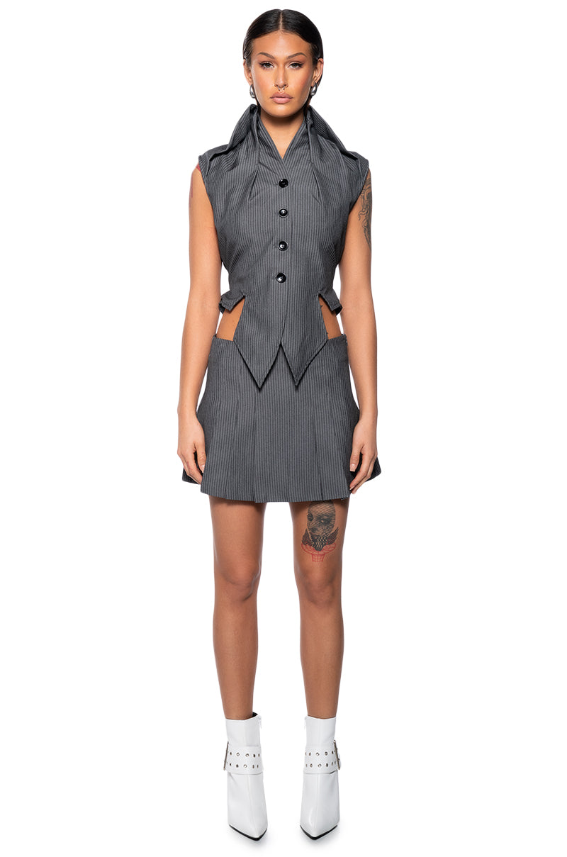 BUSINESS MEETS FASHION MINI SKIRT