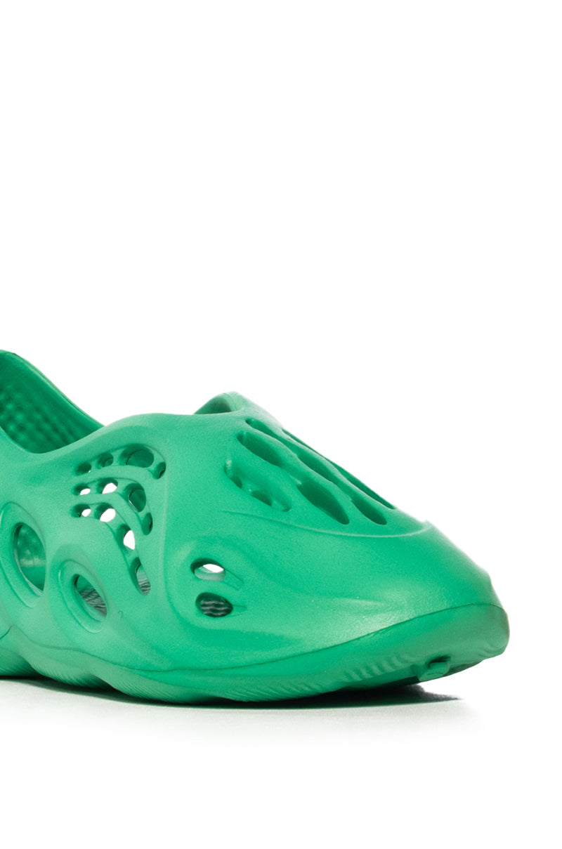 SUPERBASS FLATFORM SNEAKER IN GREEN