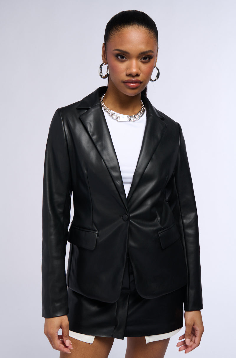 SO CHIC SOFT FAUX LEATHER BLAZER IN BLACK